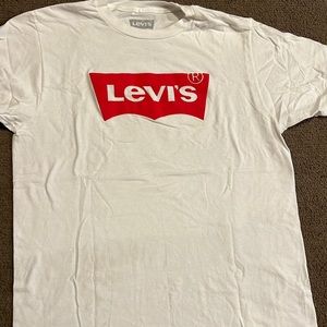 Levi’s t shirt
